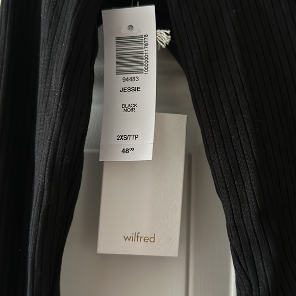 Wilfred NWT - Black Cropped Button Up - Size XXS - Picture 3 of 4